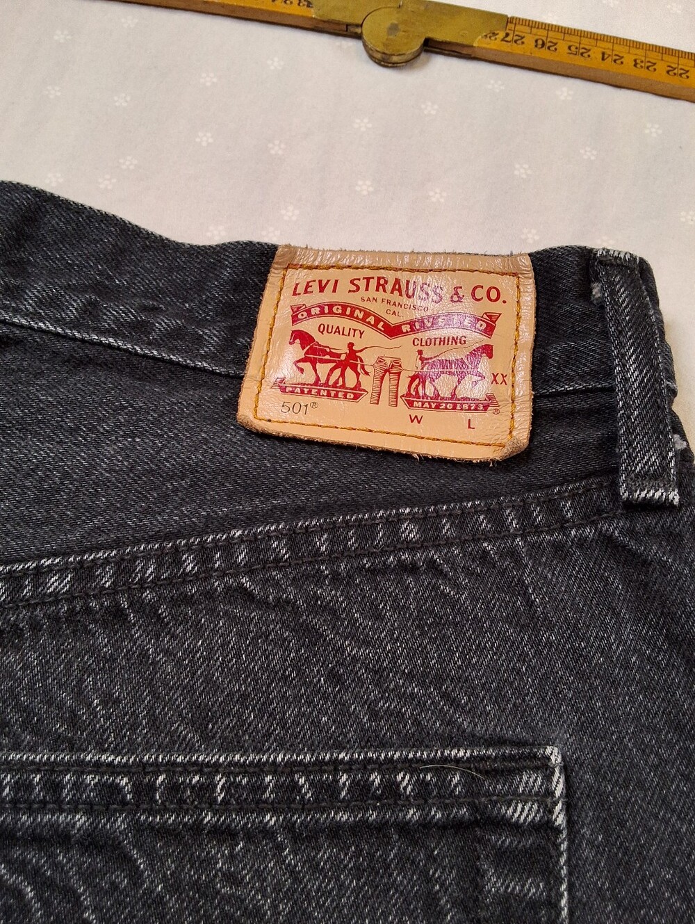 Levi's Womens Gray Straight Jeans Shorts with Signature Back Pocket - Picture 9 of 10